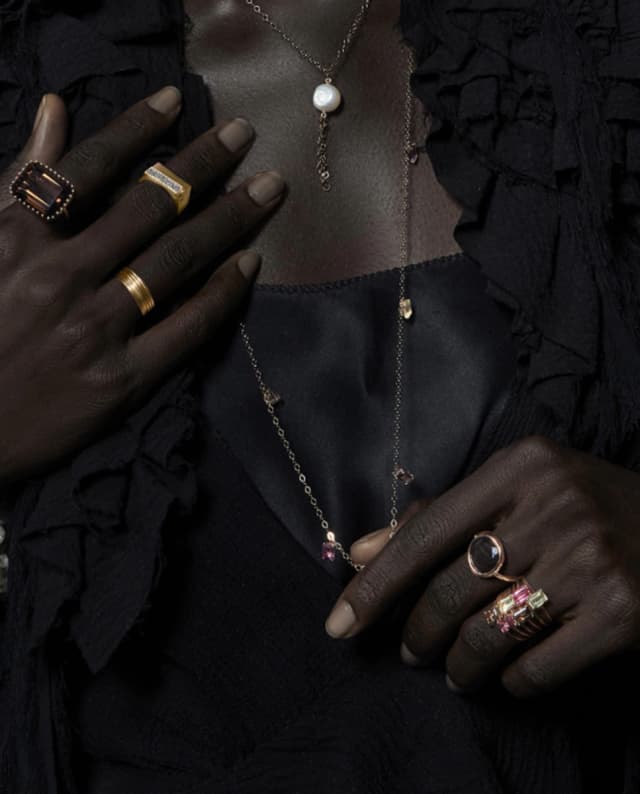 Detalle 2 de Ginette NY Anillo Cocktail oro 18 quilates