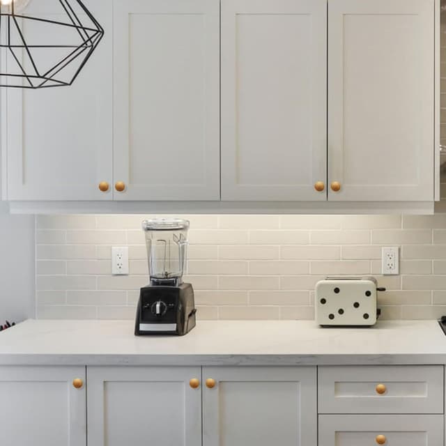 Detalle 2 de Amerdeco set da 10 pomelli per mobili Bronzo con vite, per cassetti e ante cucina UK0071