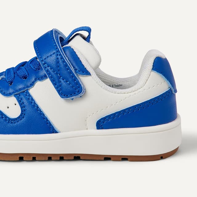 Detalle 2 de Amazon Essentials Unisex Kids’ Low-Top Hook & Loop Court Trainers