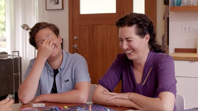 Detalle 2 de Pandemic Legacy Season 0 Board Game (Z-Man Games) — Cooperative Cold War Spy Thriller for 2–4 Players