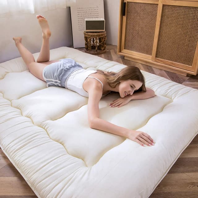 Detalle 1 de MAXYOYO Futon Mattress (Off-White) – extra thick folding Japanese floor mattress topper for single sleepers