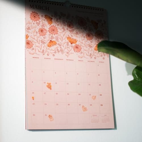 Detalle 2 de Kokonote Calendario 2026 Pared Grande A3 📅