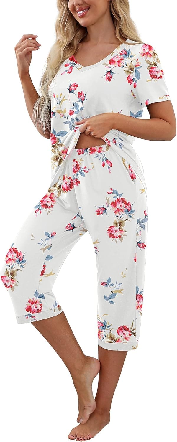 Detalle de PrinStory women’s pyjamas set with short-sleeve T-shirt and capri pants with pockets