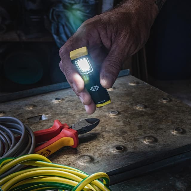 Detalle 2 de C.K Tools CK T9423USB Mini Inspection Light (240 Lumen) – USB-C Rechargeable COB LED Clip Lamp