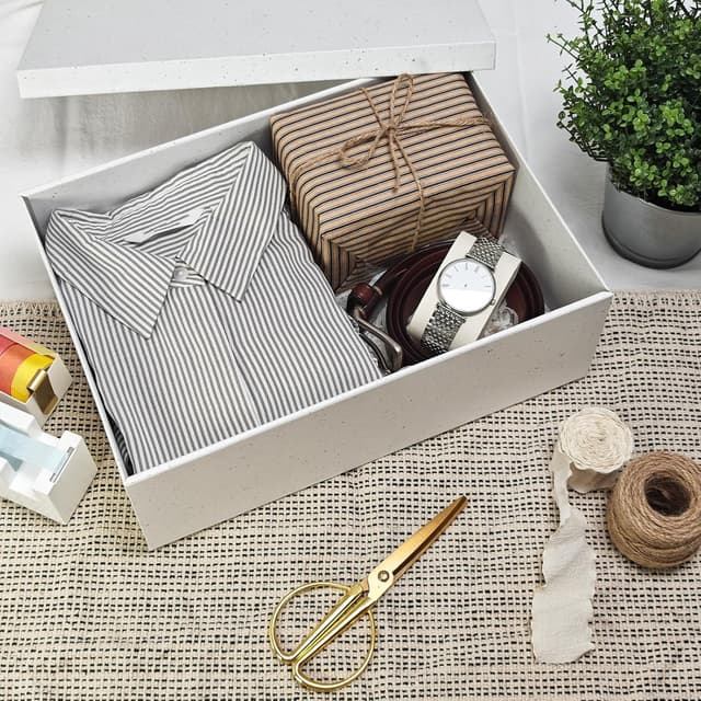 Detalle de Tekhoho Off-White Large Gift Box (32x22x11cm) – reusable, foldable gift box with lid & ribbon