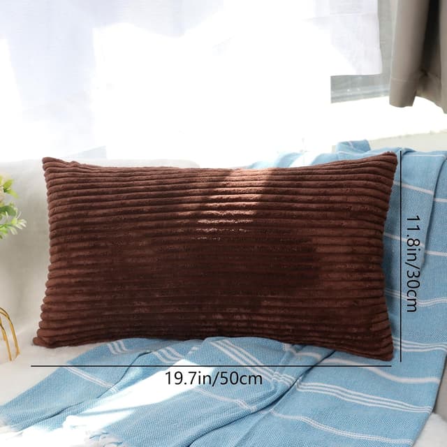 Detalle 2 de CALIYO Housse de coussin velours côtelé marron 30x50 cm, rayures et fermeture invisible