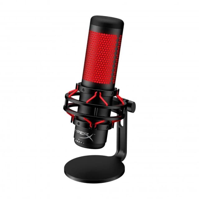 Detalle de HyperX QuadCast micrófono de condensador rojo para streaming y podcasting