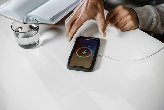 Detalle 2 de Otterbox Funda Slim iPhone 12 Pro MAX con MagSafe 💪