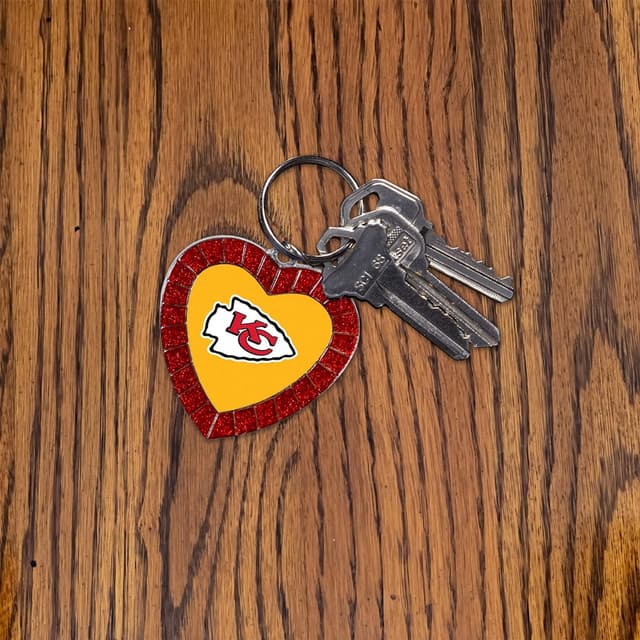 Detalle 2 de NBA Basketball Rhinestone Heart Keychain with Split Keyring