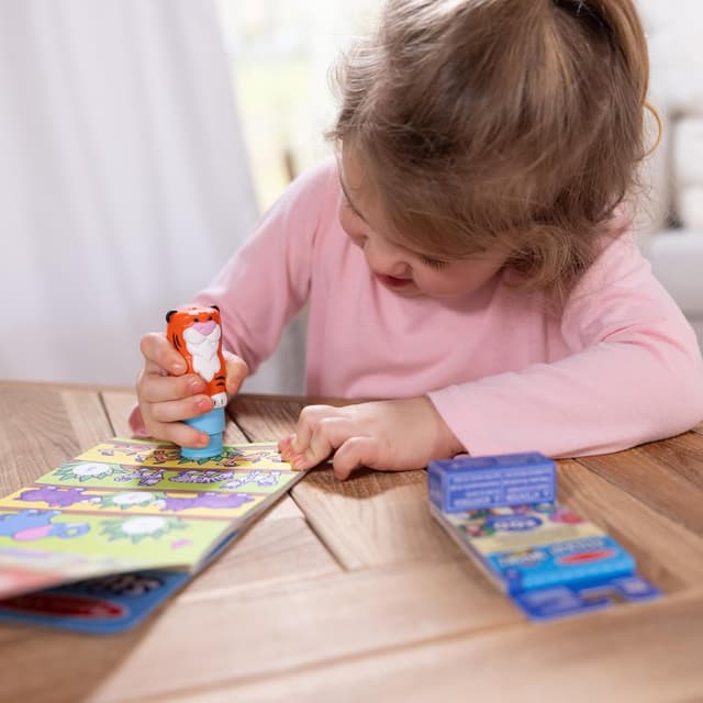Detalle de Melissa & Doug Sticker WOW! Tiger-Paket – 24-seitiger Aktivitätenblock, Aufkleberstempel und 500 Safari-Aufkleber