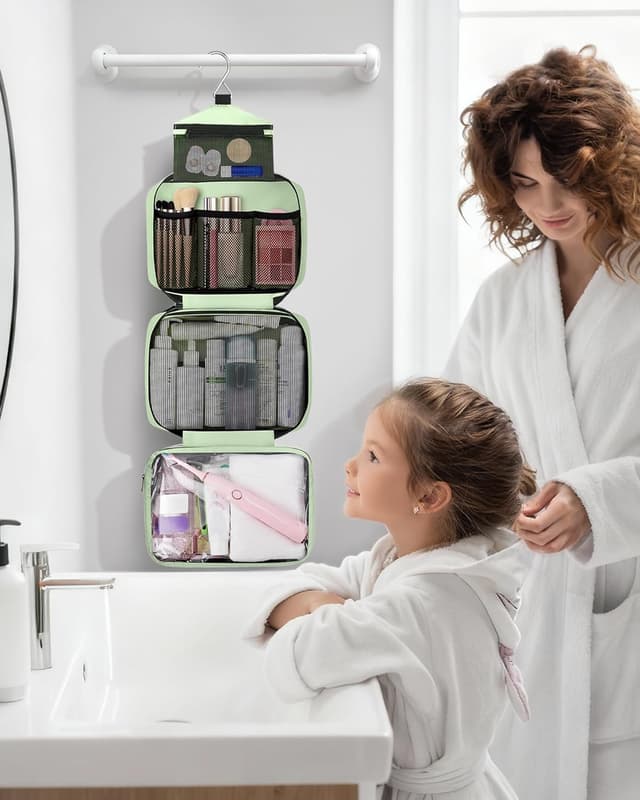 Detalle 2 de Maliton Hanging Toiletry Bag (Large) with 4 Compartments – Foldable Wash Bag in Light Green