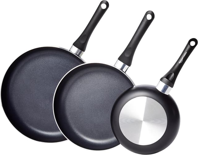 Detalle de Amazon Basics Ceramic Non-Stick 3-Piece Frying Pan Set (20.3cm, 25.4cm & 30.5cm) in Black