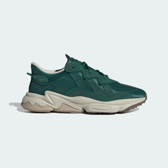 Detalle de adidas OZWEEGO Shoes en verde: zapatillas para el día a día con estilo