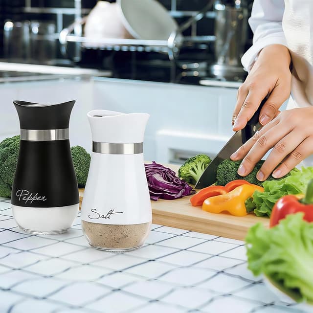 Detalle 2 de Houbobo Salt and Pepper Shakers set 120 ml