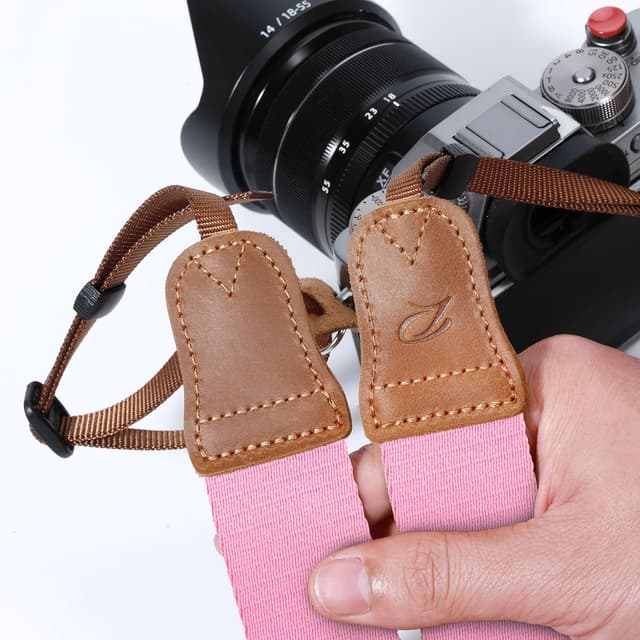 Detalle 2 de Padwa Lifestyle Pink Camera Strap (Double Layer Crazy Horse Cowhide) – 1.5in Cotton Woven Adjustable Strap