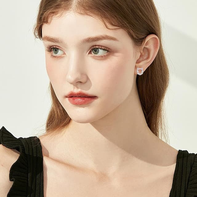 Detalle de Deyanse Ohrstecker aus 925 Sterling Silber für Damen – Katzenkopf mit Zirkonia, 8 x 8 mm