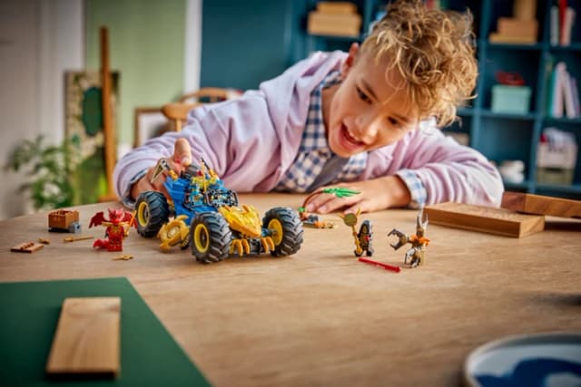 Detalle 2 de LEGO NINJAGO Jays Transformationsflitzer 71856