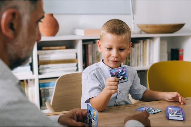 Detalle de Top Trumps Giochi di Carte Fortnite (non ufficiale) – Briscola per 2 o più giocatori, età 12+