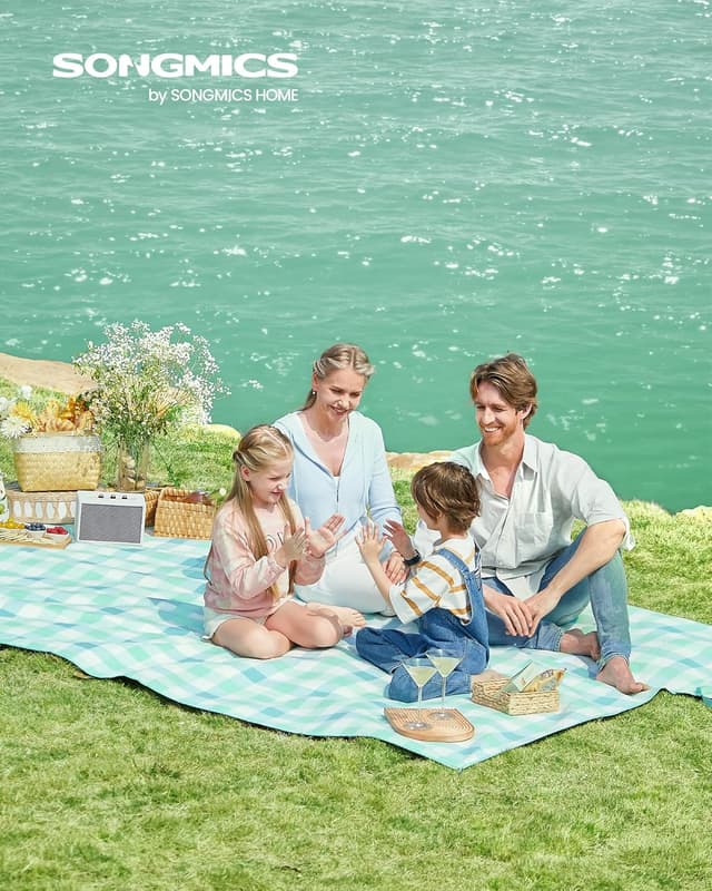 Detalle 2 de SONGMICS Coperta Picnic 200 x 200 cm pieghevole con 4 picchetti antivento e fondo impermeabile GCM011W02