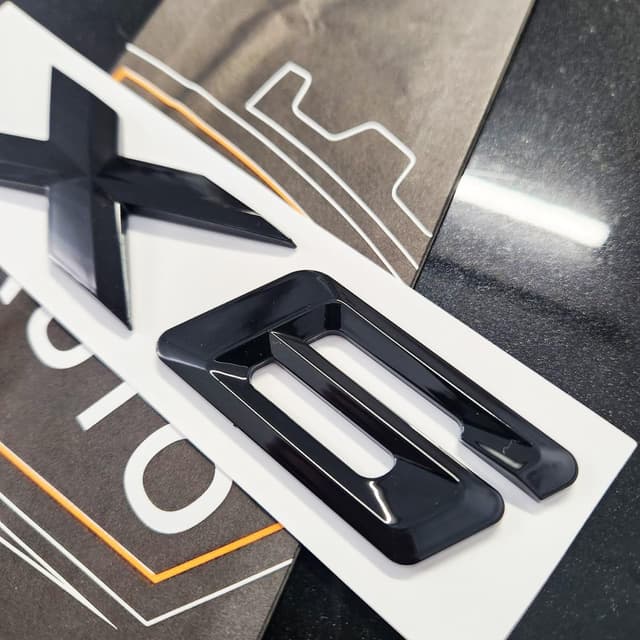 Detalle 2 de Black Glossy X6 rear boot logo badge emblem for E71, F16 & G06 replacement