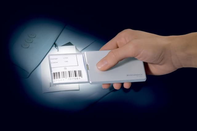 Detalle de Eschenbach easyPOCKET Lupe 3X LED Silber