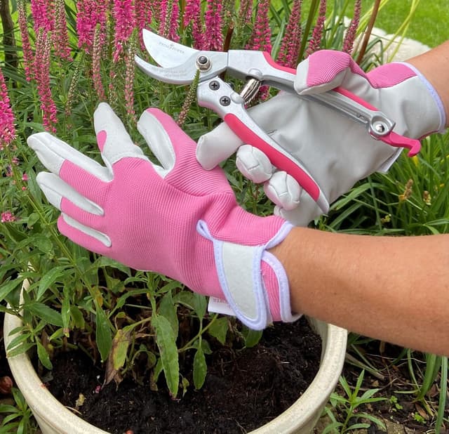 Detalle 2 de Petal Power ladies leather gardening glove (small) & Premier heavy duty secateurs set – pink