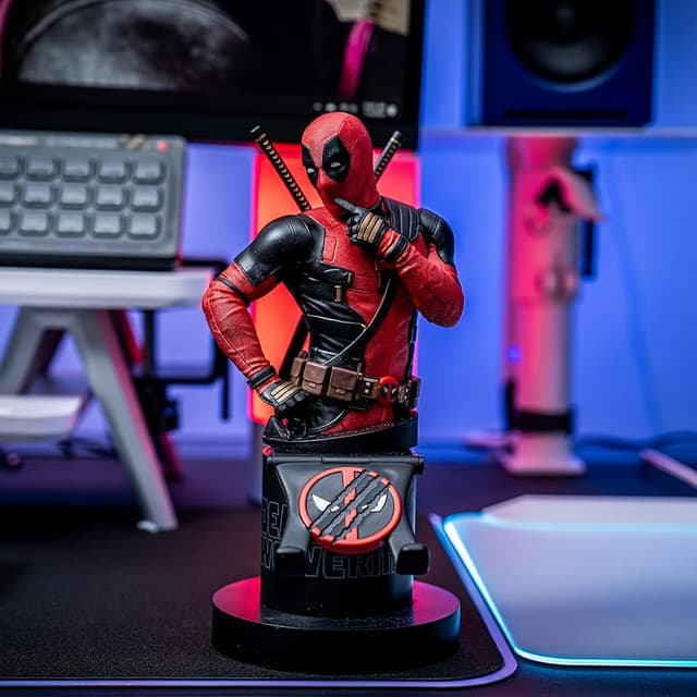 Detalle 2 de Cable Guys Deadpool 3 soporte para mandos y móvil