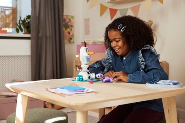 Thumbnail 11 de LEGO 43287 Picknickspaß mit Olaf und 478 Teilen