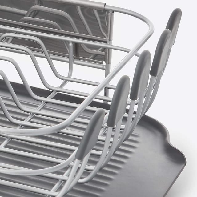 Detalle de KitchenAid Compact Space Saving Rust Resistant Dish Rack (Angled Self-Draining Drainboard) with Removable Flatware Caddy, Gray