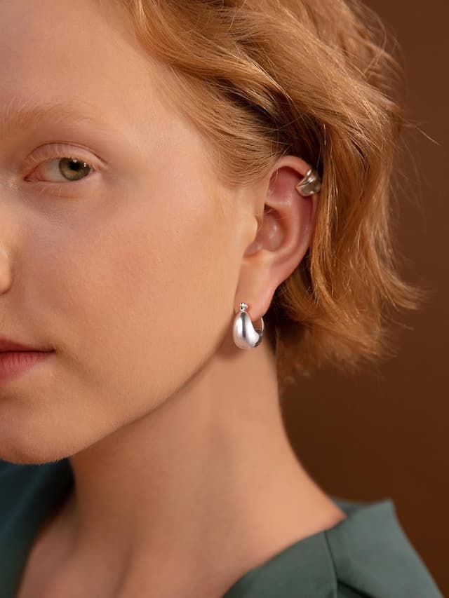 Detalle de FindChic Creolen Ohrringe für Damen & Mädchen aus Edelstahl – Chunky Huggie Hoop in Silber, Gold oder Schwarz (5,7/7,7/11 mm)