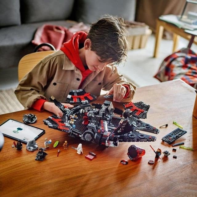 Detalle de Lego Star Wars Halcón Oscuro para 10+ años 🧩