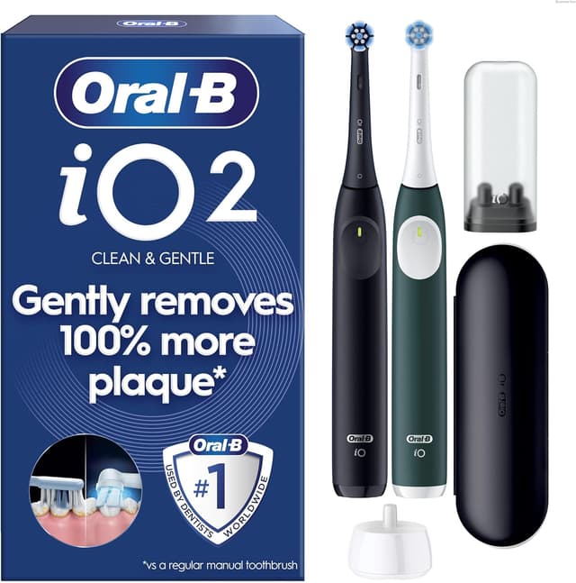 Detalle de Oral-B iO2 Duo Electric Toothbrush (Night Black & Forest Green) with 2 Gentle Care Heads, Travel Case & 2-pin plug