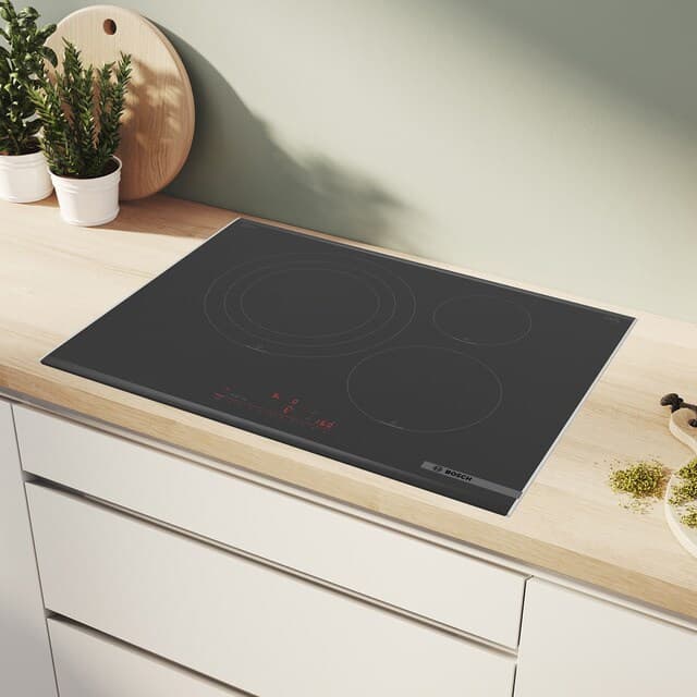 Detalle de Bosch PID775HC1E placa inducción 3 zonas 56 cm