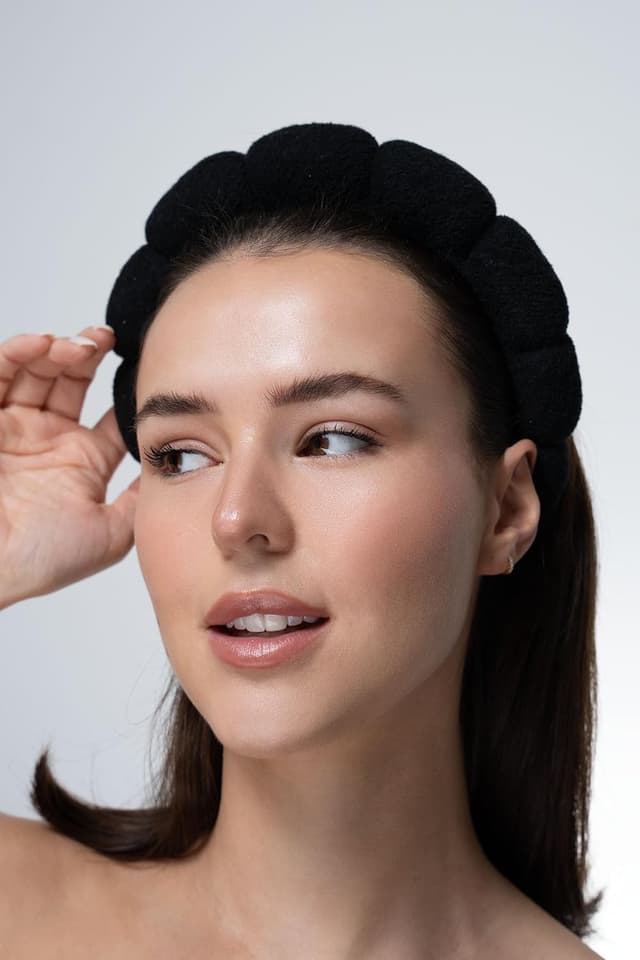 Detalle 2 de Brushworks Black Cloud Headband, fascia donna in spugna morbida e assorbente