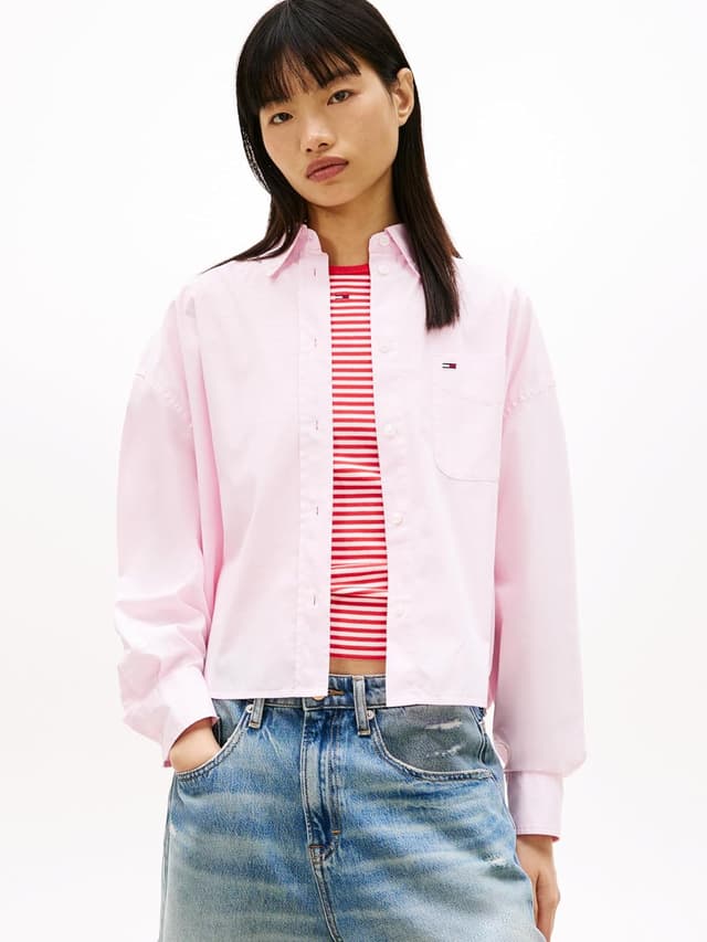 Detalle 2 de Tommy Jeans Tjw Essential Crop Shirt DW0DW22766 camicia crop da donna a maniche lunghe