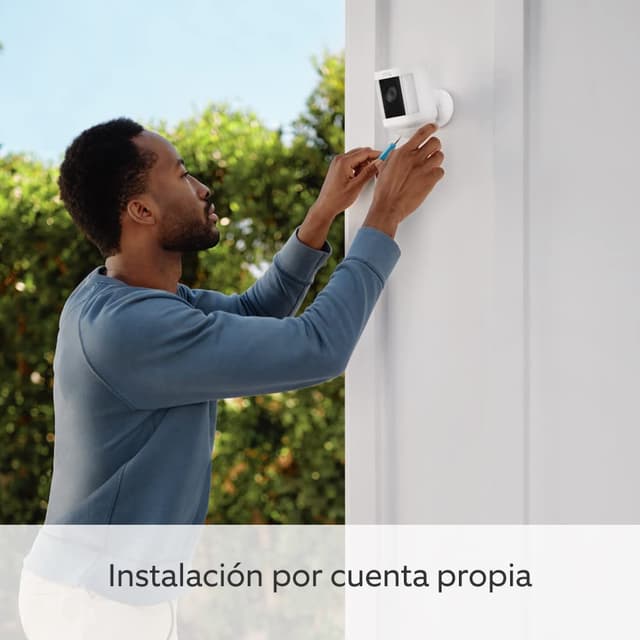 Detalle 1 de Ring Spotlight Cam Plus con luces y batería 💡 WiFi HD 1080p