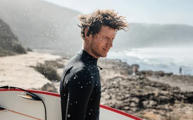 Detalle de JBL Endurance Peak3 Weiß – wasserdichte Sport-In-Ears mit bis zu 10 Stunden Laufzeit