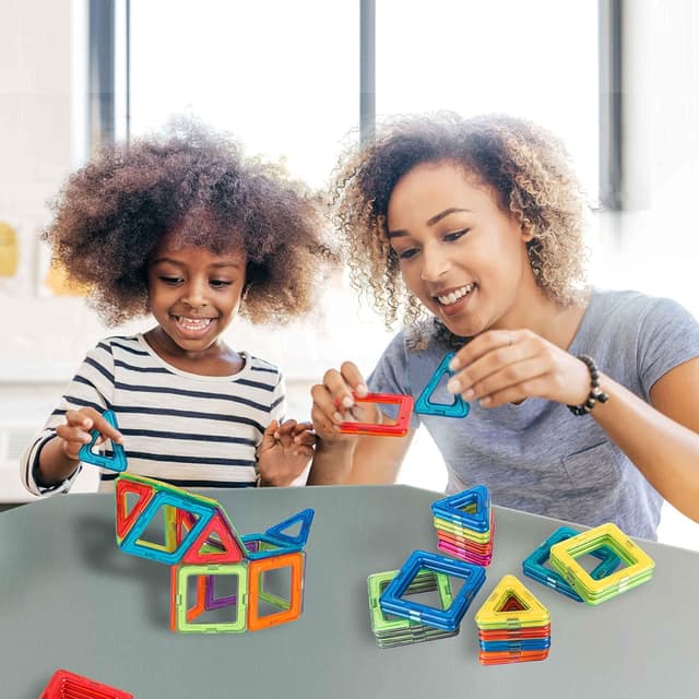 Detalle de Magnetic Building Blocks & Tiles Set (36 pcs) for ages 3–8 – STEM magnetic construction toy