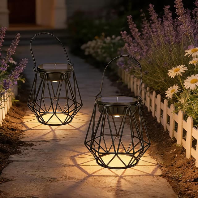 Detalle de Ketom 2 Pezzi lanterne solari da esterno in metallo IP65, luce bianco caldo – design sospeso con gabbia