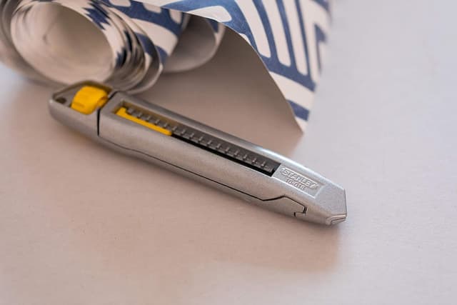 Detalle 2 de STANLEY 1-10-018 cutter Interlock 18 mm