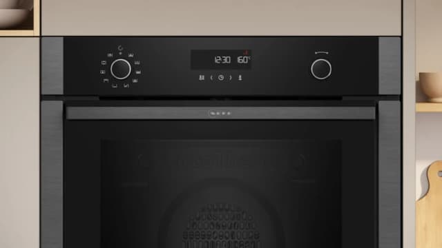 Detalle de NEFF B5ACH7HG3 Einbau Solo-Backofen 275°C 🥘