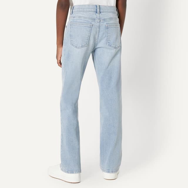 Detalle de Amazon Essentials Boys' Medium Stretch Regular-Fit Bootcut Jean