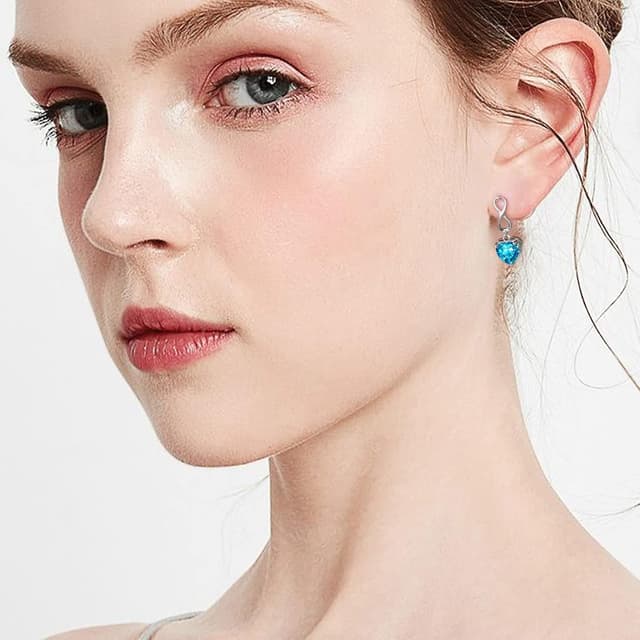 Detalle 2 de Qings Birthstone Infinity Stud Earrings