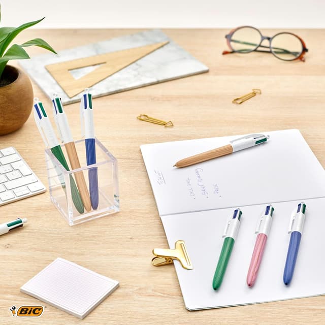 Detalle 1 de Set BIC 4 Colori Wood Effect: 5 penne a sfera multicolore con fusti effetto legno