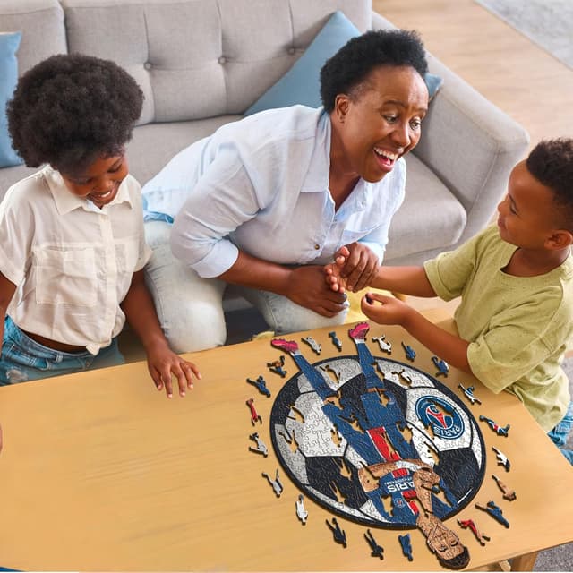 Detalle 2 de Iconic Puzzles PSG Désiré Doué, puzzle di legno con licenza ufficiale (taglia M) da 270 pezzi