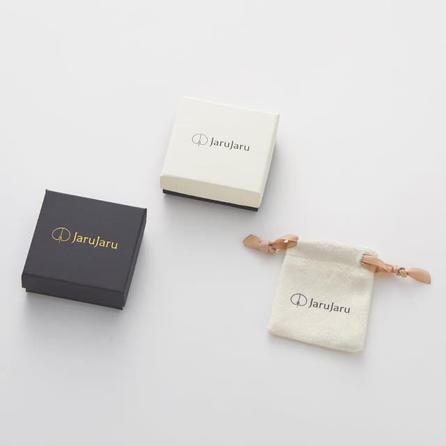 Detalle de JaruJaru Baroque pearl drop earrings