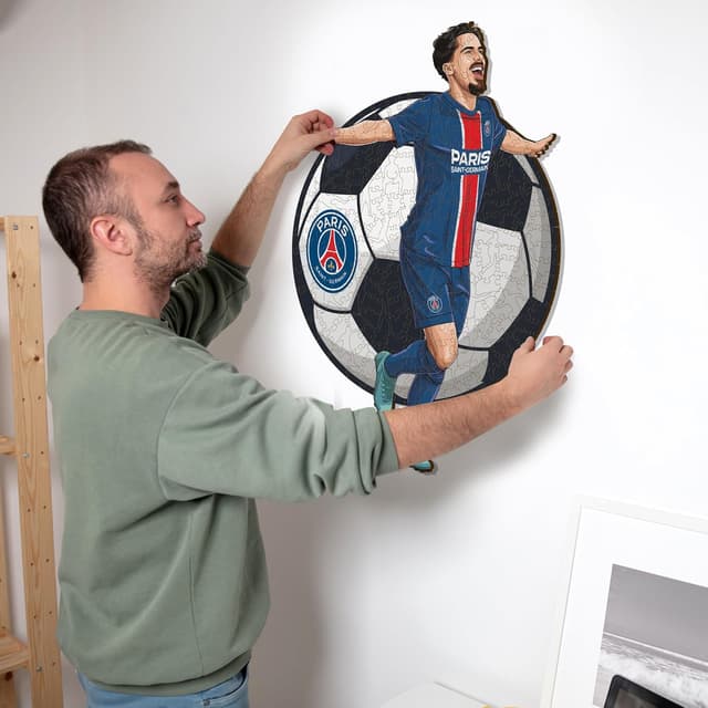 Detalle de Iconic Puzzles PSG Vitinha – puzzle en bois sous licence officielle (taille M, 270 pièces)