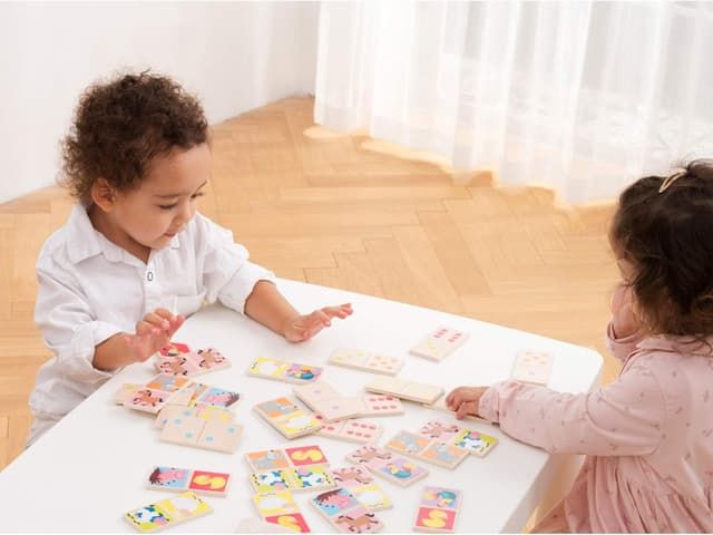 Detalle de Woet New Classic Toys 10835 Domino-Spiel „Farm Life“ (Holz)