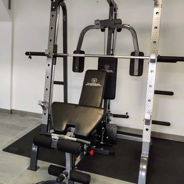 Detalle 2 de Titanium Strength 180SP Multiestación Smith con Polea 💪