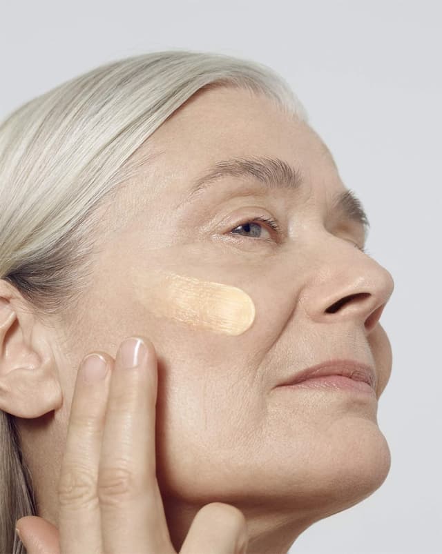 Detalle 2 de L’Oréal Paris Age Perfect Extra-Reichhaltig Tagespflege (Anti-Aging) mit Manuka Honig und Calcium B5, 50 ml im 2er-Pack